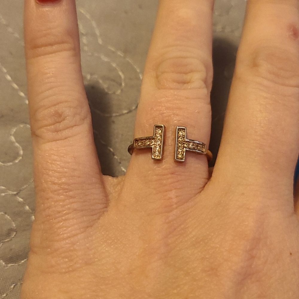 Rose gold "T" ring (adjustable)